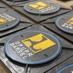 Jual Manhole Cover Komersial: Perbandingan Efisiensi Biaya dan Kekuatan Material Besi Cor dan Plat untuk Proyek Infrastruktur